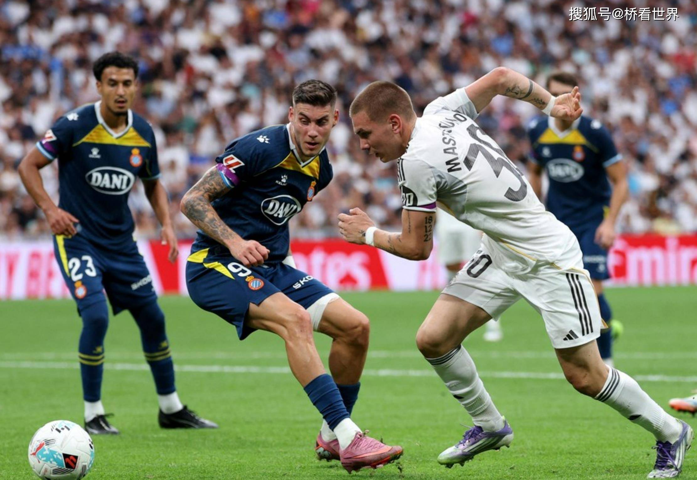 u8娱乐电子游戏包含赛后突围战来临，托特纳姆围绕欧冠远射贴柱，质疑声仍在，轮换策略成焦点的词条